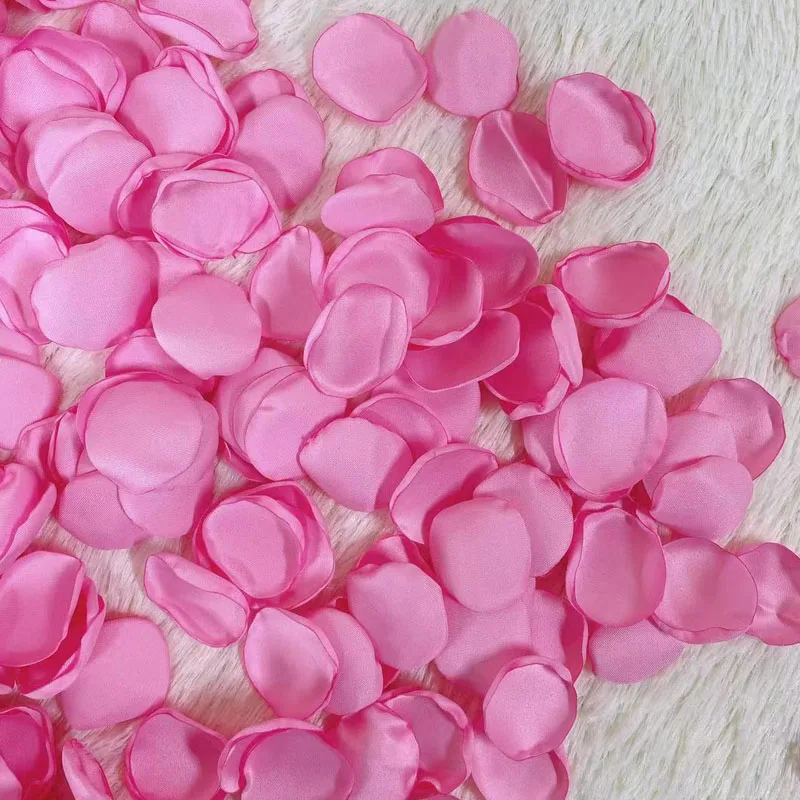 100Pcs/Bag Hand Made Red Satin Petals for Wedding Party Accessories Artificial Silk Flowers New Rose Petals