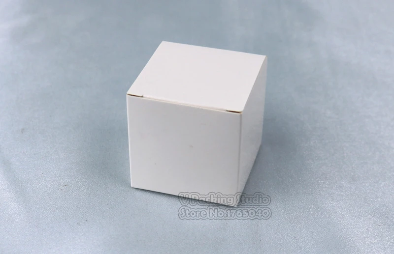 Boîte cubique d'emballage blanche en carton éco 10 cm