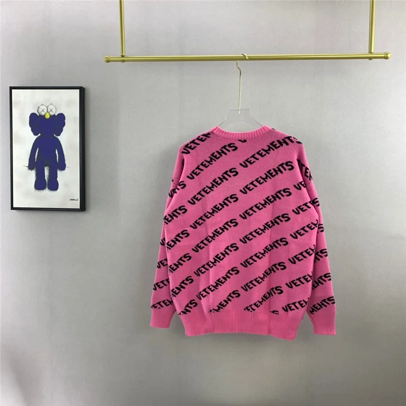 VETEMENTS Allover Logo Sweater Men Women 1:1 High Quality Sweatshirts Vetements Crewneck Hoodie Thick material VTM Inside Tag cardigan male