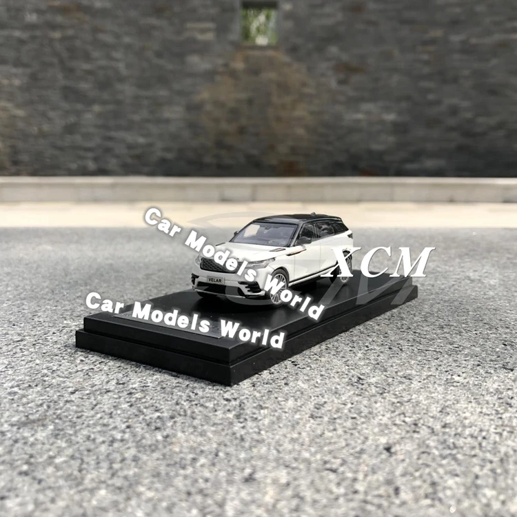 Литая под давлением модель автомобиля для ЖК-моделей Velar 1: 64 3 шт(белый, красный, синий)+ маленький подарок