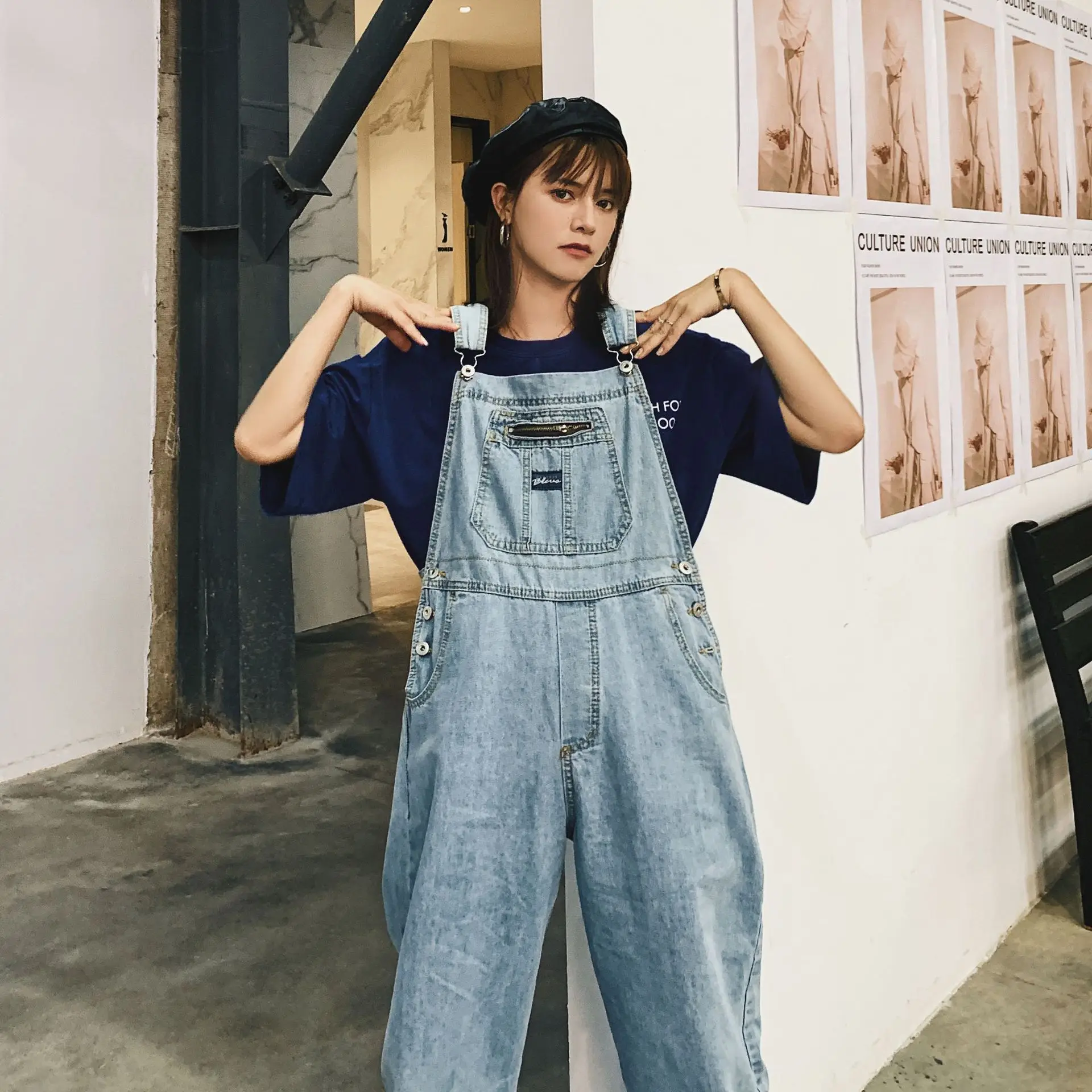 

Korean Ladies Blue Loose Denim Overalls Jumpsuit Women Loose Spaghetti Strap Jeans Romper Retro Pocket Casual Female Denim Pants