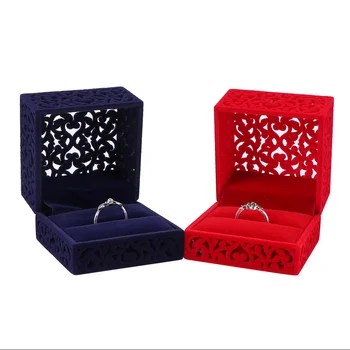 

Exquisite Creative Velvet Chinese Engagement Flower Hollow Square 6.5 * 6.5 * 4.7cm Jewelry Display Storage Box Ring Box