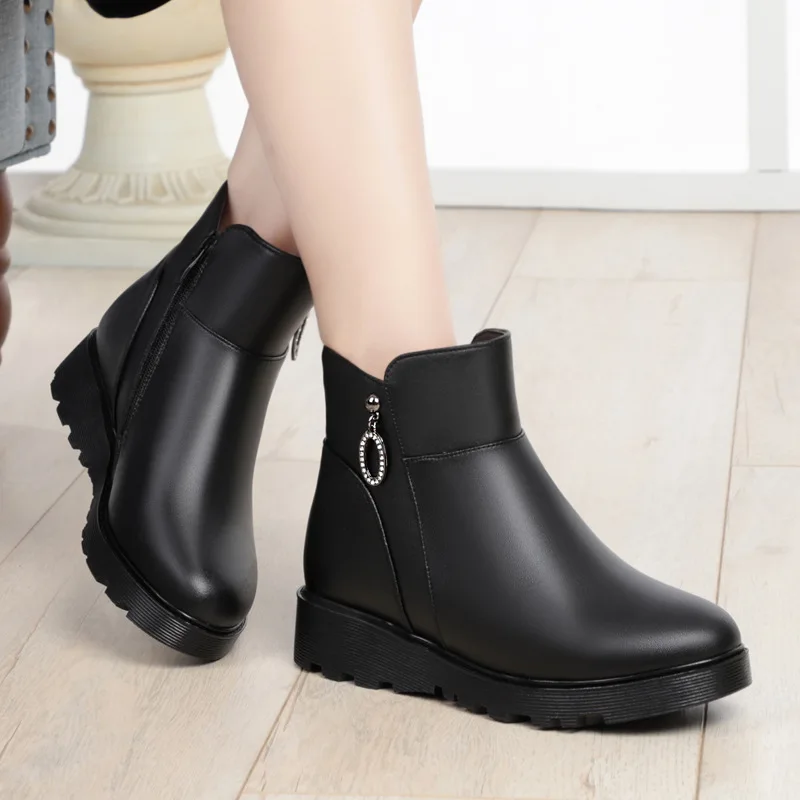 

Winter WOMEN'S Leathre Over-ankle Boots Flat Warm Wool Large Size Middle Aged And Elderly People Female Padded Mom Cotton Boots