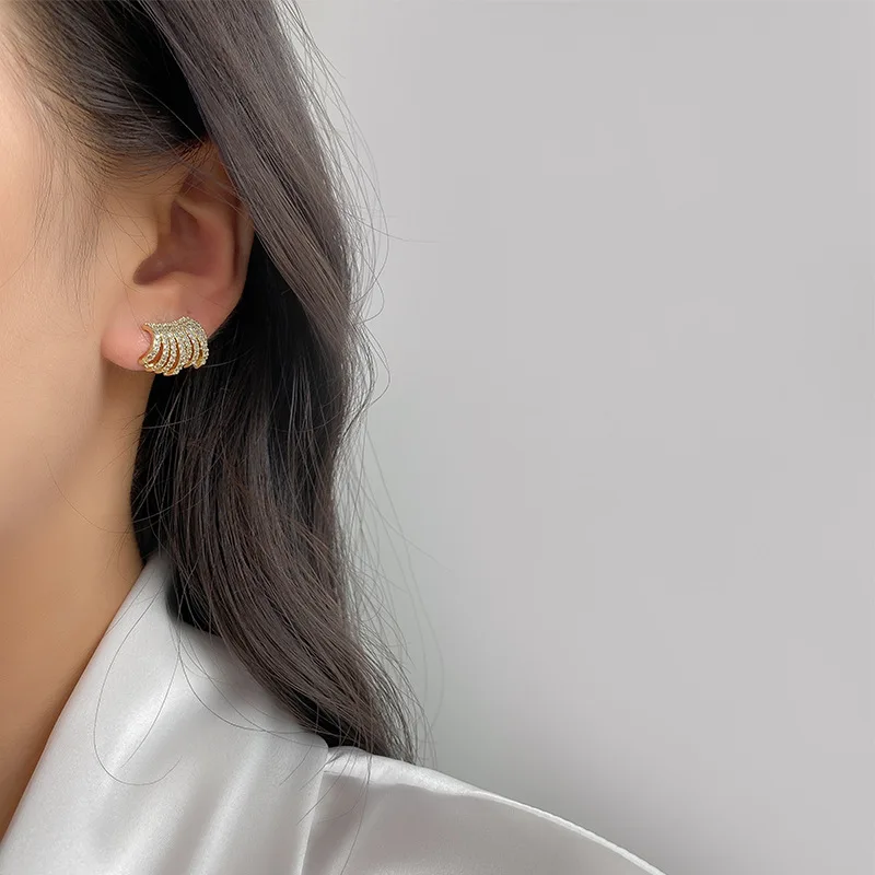 2021New Trend Gold Metal Inlaid With Diamonds Stud Earrings For Women Korean Fashion Women Earrings Party Classic Jewelry Gifts