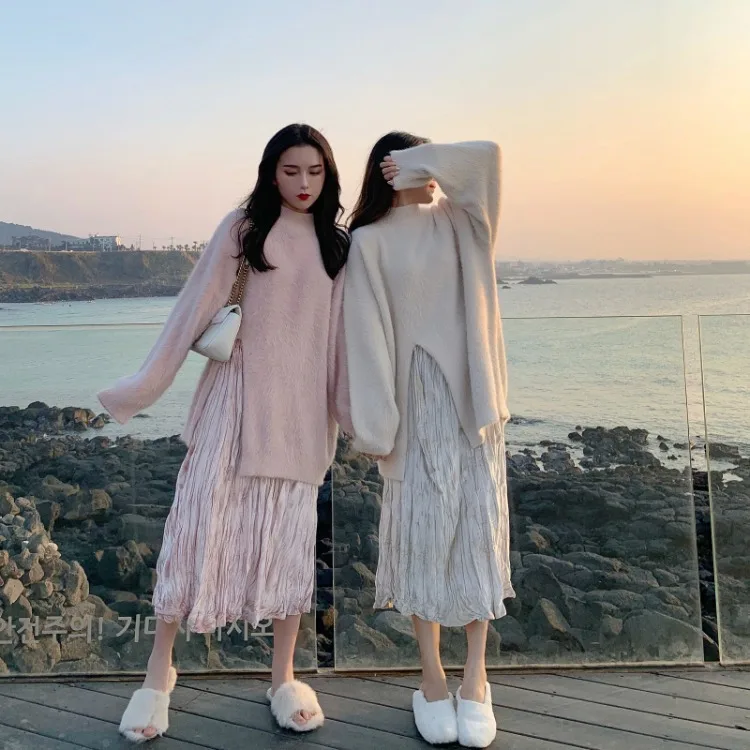 

Photo Shoot Autumn And Winter INS Super Fire Mink Cashmere Charade Slit Sweater + Slim Fit Mid-length Half-length Pleated Velvet