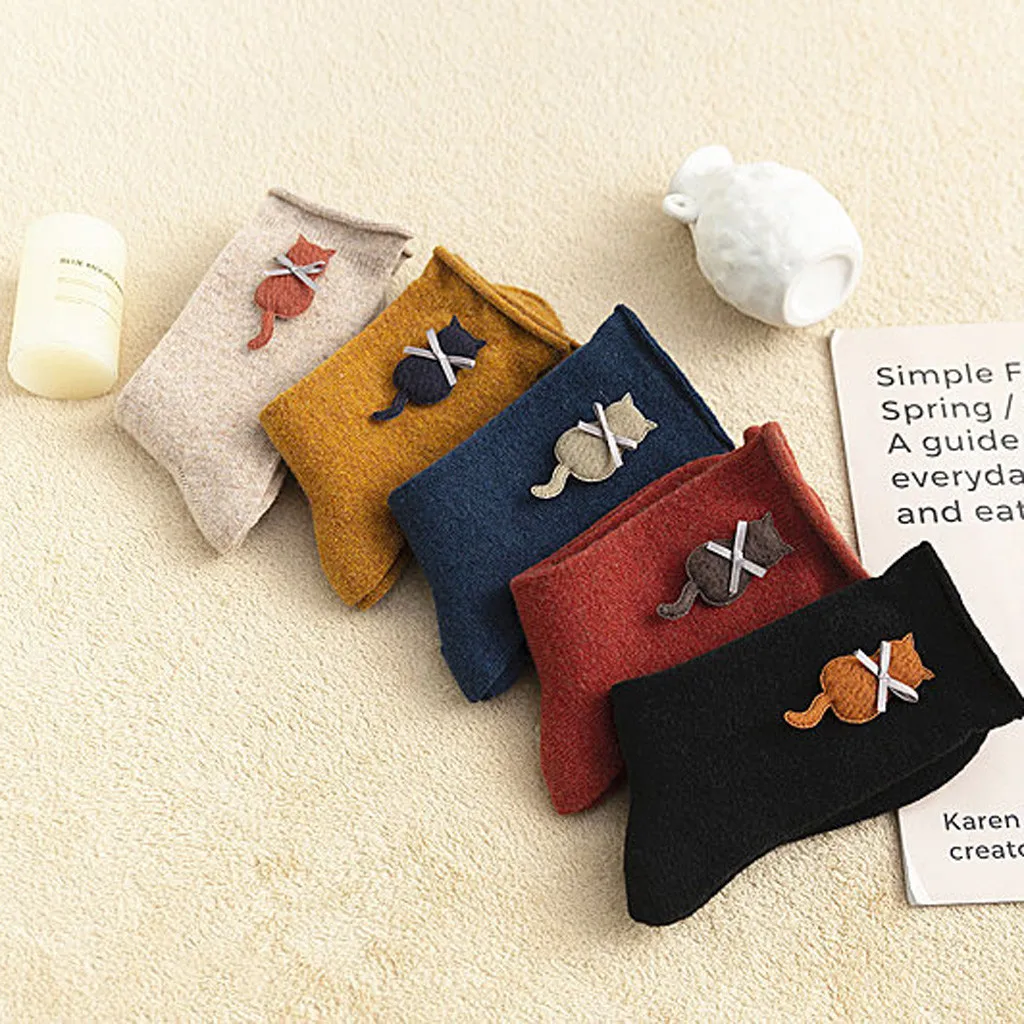 Net red trendy must-have five pairs of ladies fashion cartoon kittens and bears sewing wool solid color cotton curled tube socks