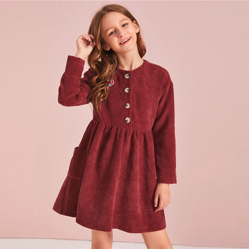 SHEIN Kiddie/бордовое расклешенное вельветовое платье с заплатками на пуговицах спереди; детские осенние мини-платья трапециевидной формы с высокой талией, длинными рукавами и карманами