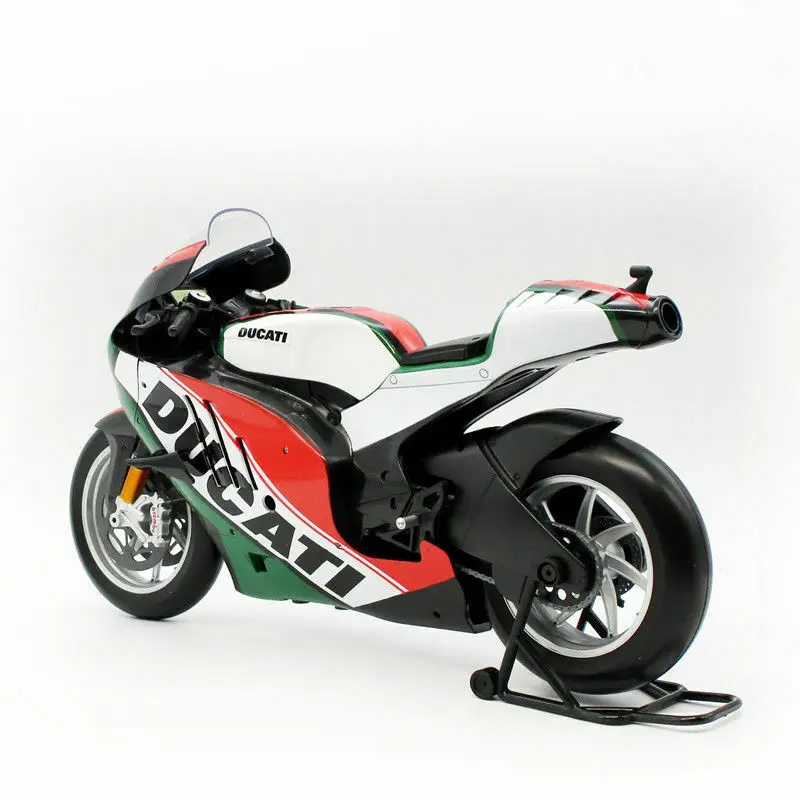 Maisto 1:6 2011 DUCATI DESMOSEDICI Italie Drapeau Moto Bike Diecast modèle Neuf dans sa boîte 