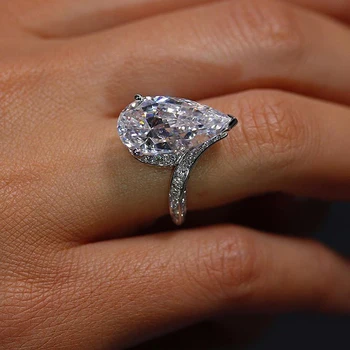 

Romantic Wedding Engagement Ring with Clear Pear Shaped Cubic Zircon Prong Setting High Quality Jewelry Rings for Women O4M491