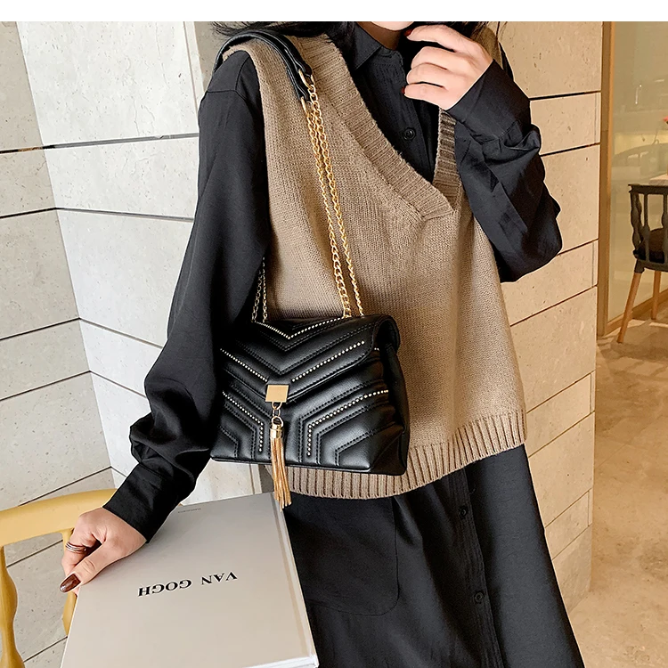 Модная квадратная сумка через плечо с заклепками, новинка, качественная женская дизайнерская сумка из искусственной кожи, Сумка через плечо с кисточкой и цепочкой