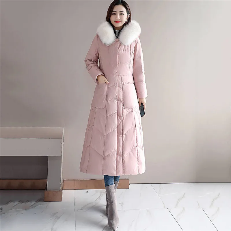 Pink Зимнее пальто с большим меховым воротником и капюшоном для женщин бежевого и желтого цвета размера плюс, корейские длинные тонкие теплые парки длиной до колена, модная одежда LR747 - Цвет: Pink