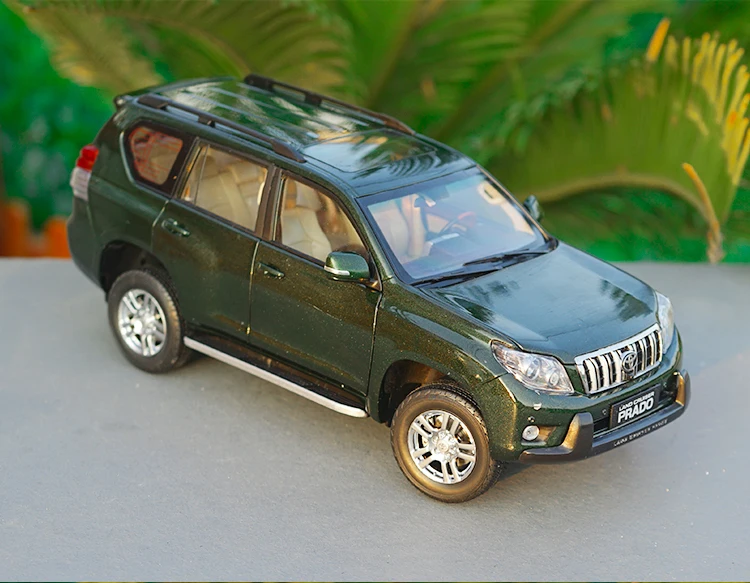 1:18 Toyota Land Cruiser Prado Diecast Suv Car Model Toys For Boy Gifts Collection Hobby White Green With New Original Box
