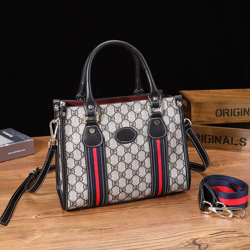 

Bag female file package 2019 autumn and winter new Korean ladies fashion large capacity shoulder Messenger bag wild chain