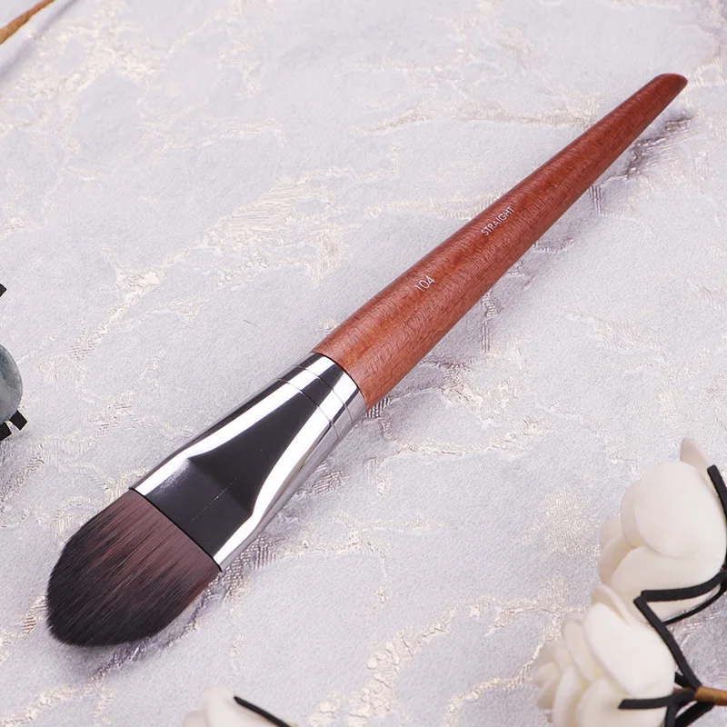 

High quality Flat Base Brush 104# Suitable for smearing liquid Foundation cream Professional facial mask foundation brush