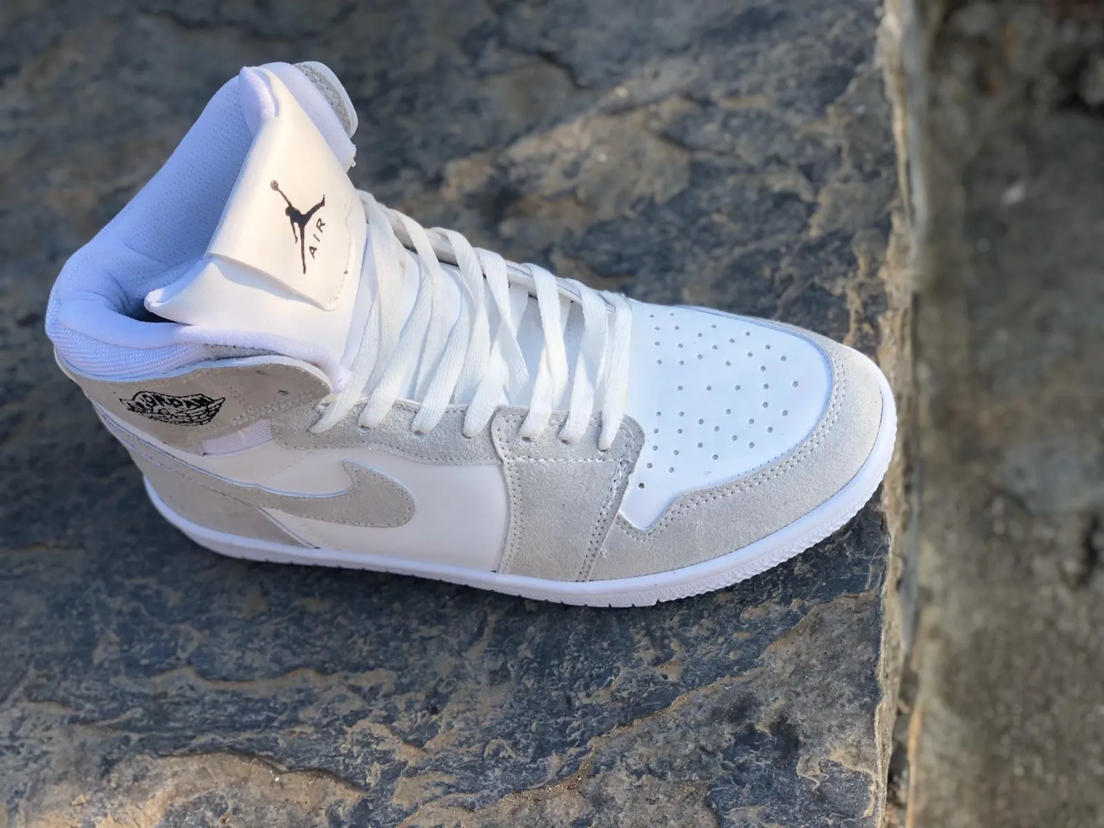 Белый Nike Jordan 1