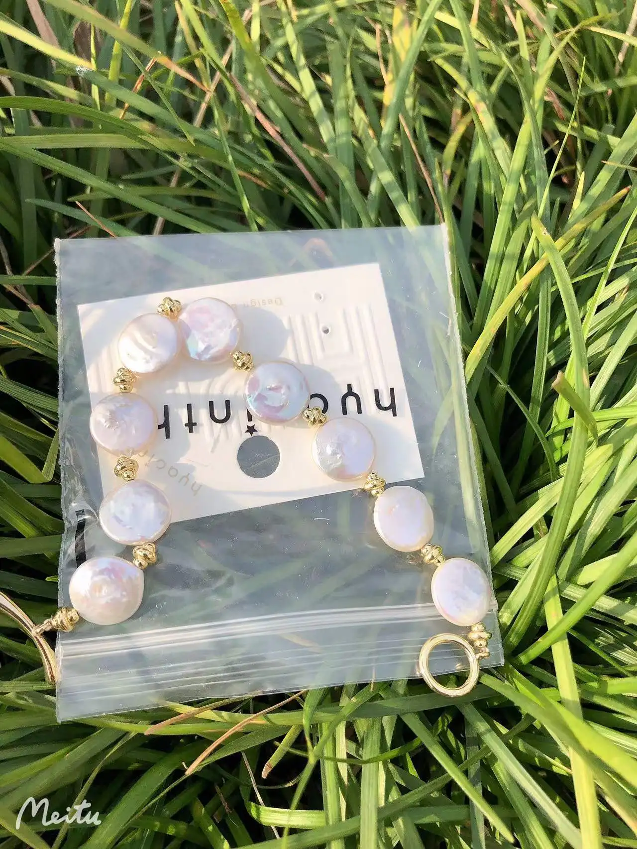 

Жемчужный браслет с натуральными пуговицами для женщин, подарок на свадьбу, минималистичные эко-латунные бусины, застежка с золотым наполн...