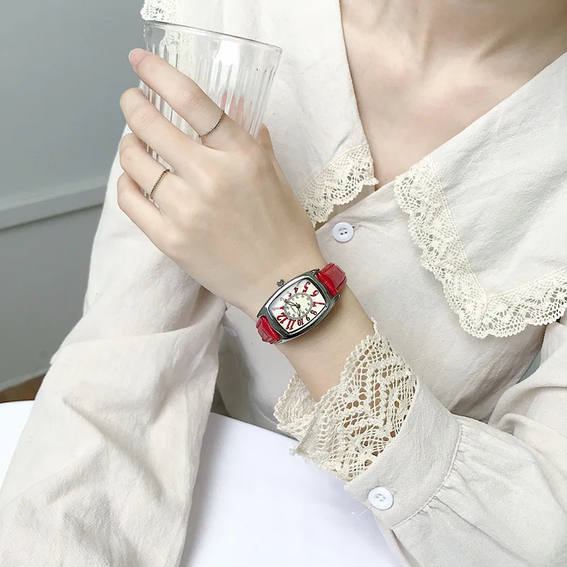 

Fashion CHIC Square Retro Literature And Art Red Watch Simple Small Dial with Numbers INS Wind Elegant Quartz Watch Women's