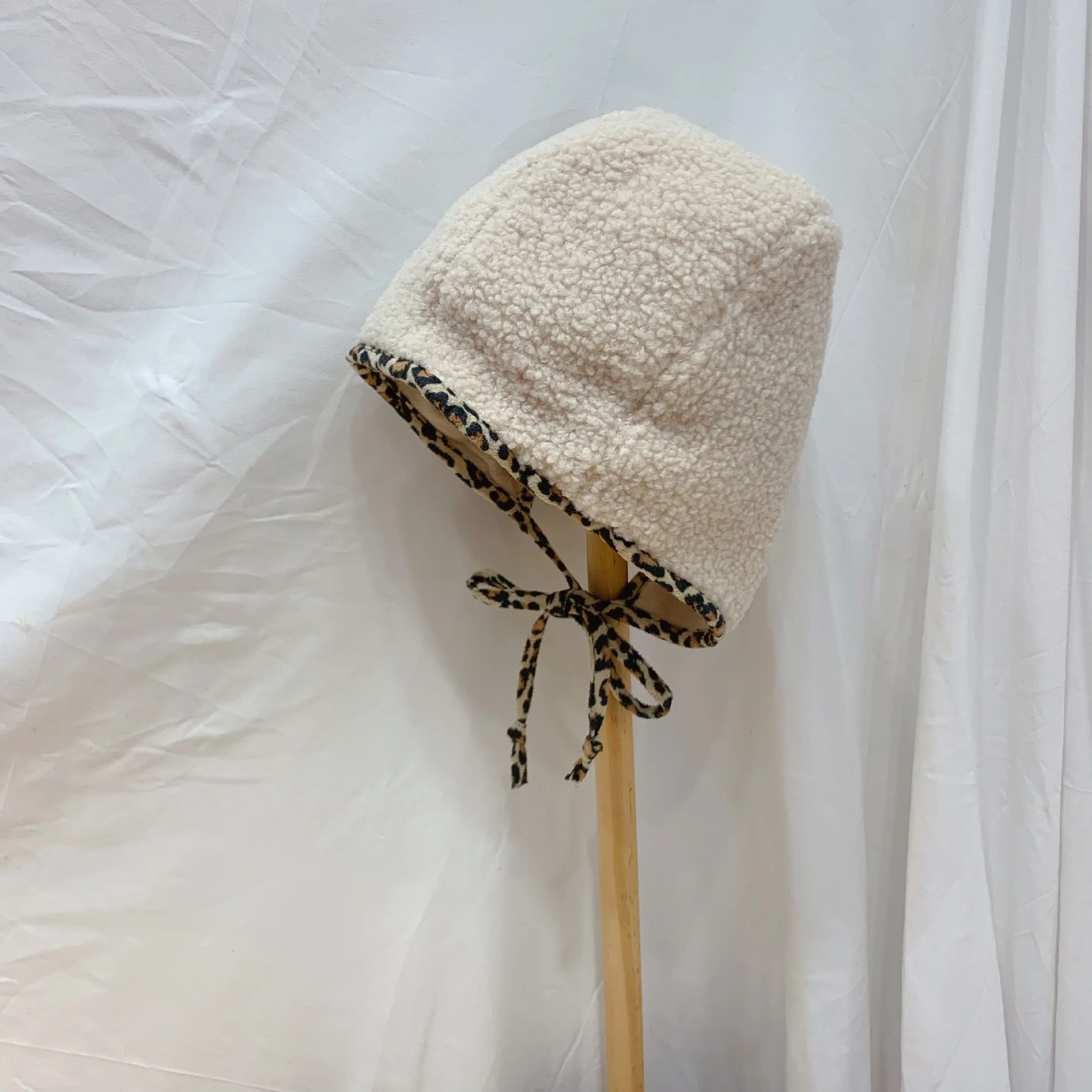 Новые однотонные бархатные шапки с леопардовым принтом для маленьких детей, теплые детские шапки на осень и зиму, защищающие ушные шапки