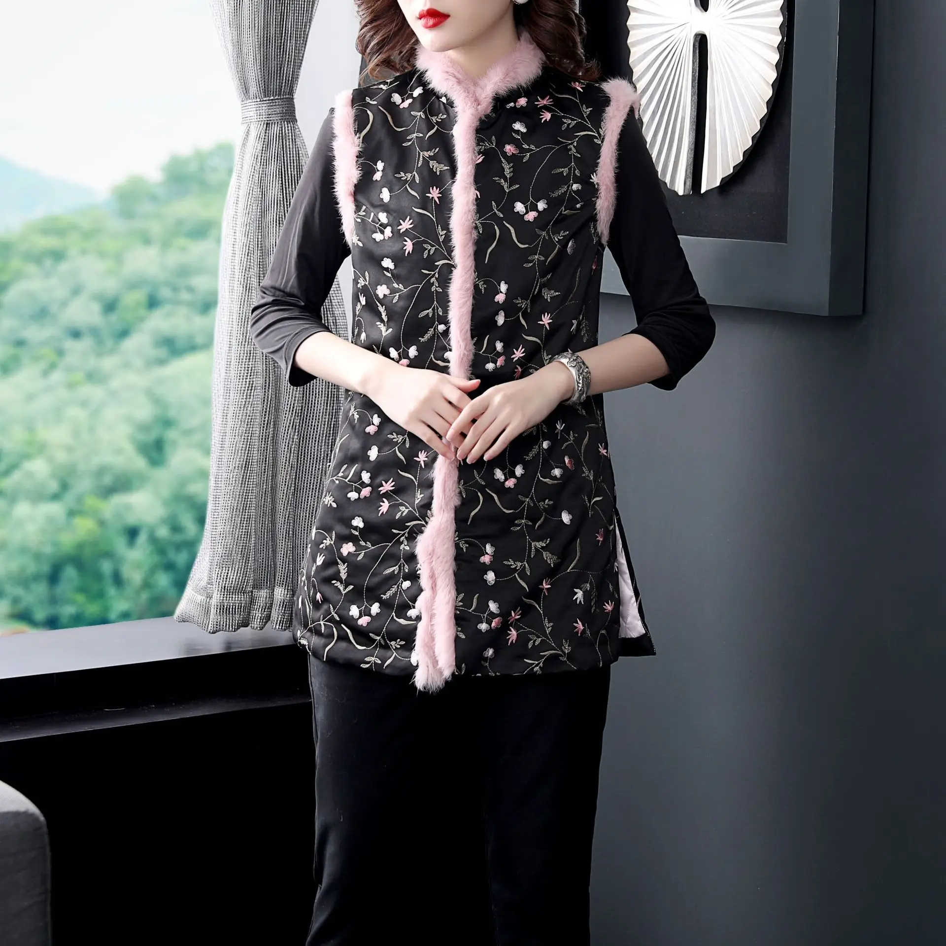 

2019 Autumn And Winter Chinese-style Vintage Mink Fur Covered with Small Flower Vest Machine Embroidery Jade Bead Sleeveless Cot