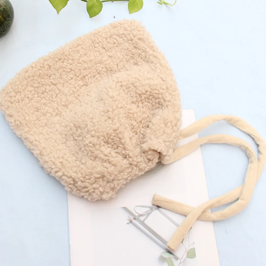 beige Новинка зимы, женские вязаные шапочки из искусственного меха, шапка с черепом и сумки для девушек, уличная утолщенная теплая шапка s - Цвет: beige