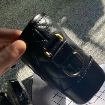 

2020 new leather medium straddle bag with single shoulder, Lingge chain, Hippie Bag, tofu bag, women's bag