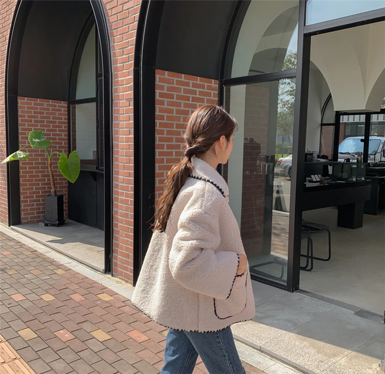 Spot winter new South Korea ins retro bit lambs wool warm lamb fur coat lapels