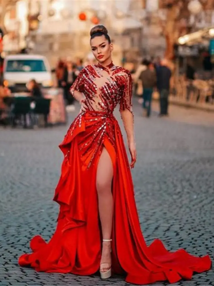 дизайн с красными шторами. девушка в красном платье на скале. дизайн желто красные шторы в зале. человек с зонтом. декор красного цвета в интерьере.