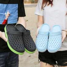 Новые стильные летние сандалии для влюбленных пар; пляжная пористая обувь с закрытым носком; мягкие дышащие уличные сандалии; размеры 36-44