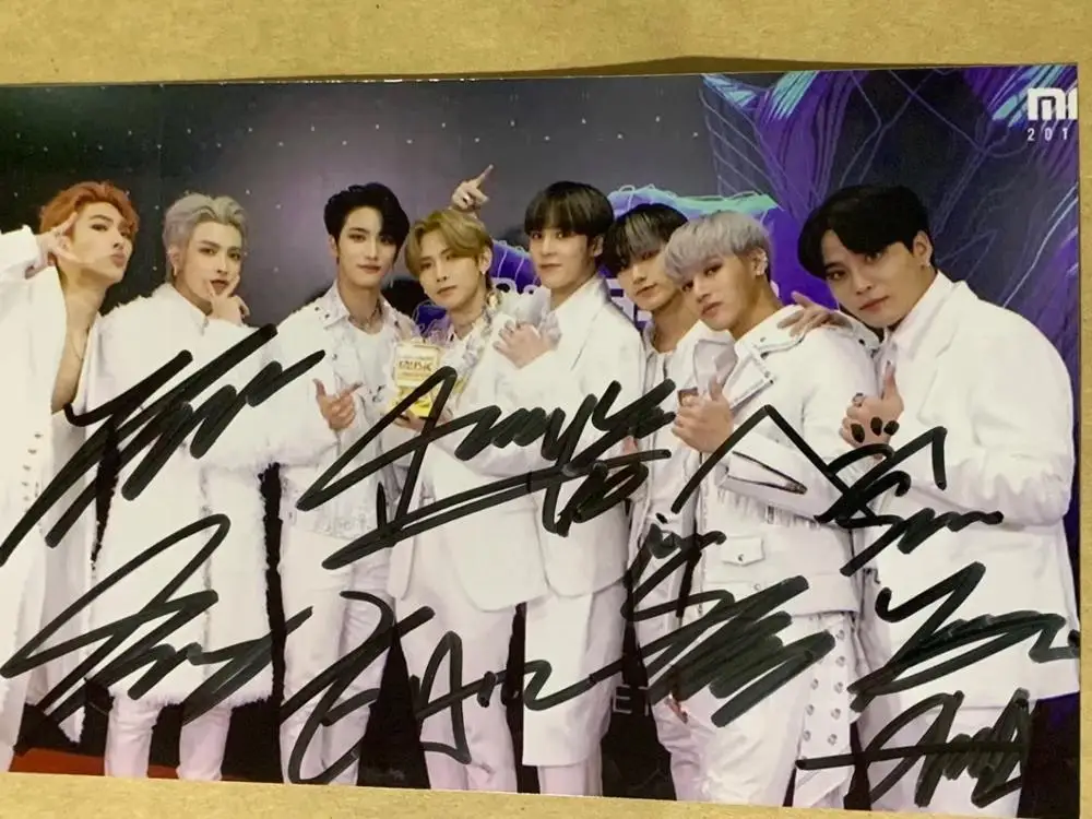 Подписанный вручную ATEEZ autographed групповое фото 4*6 церемония награждения 1219A | Дом и