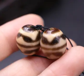 

pair Treasure Magic Power LKbrother Tibetan Old Oily Ivory Color Agate double tiger-tooth totem dzi bead