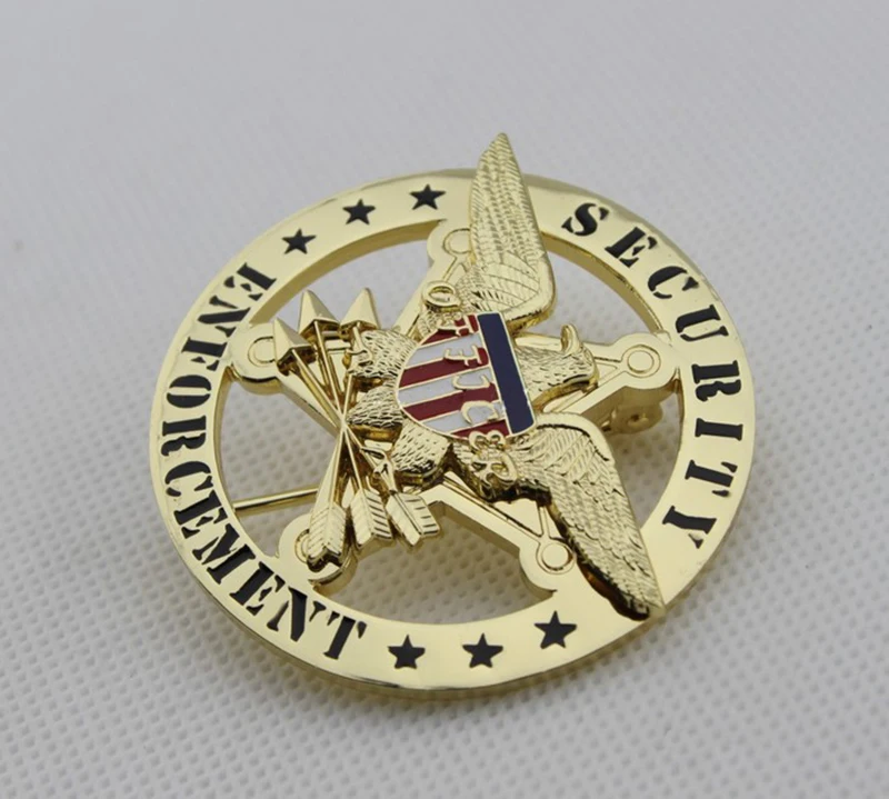 Классическое обеспечение безопасности, Реплика Фильма Prop Pin значок