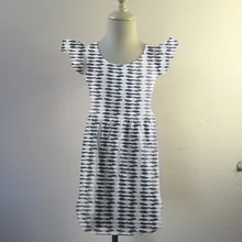 Весенне-зимняя детская одежда для маленьких девочек; 100 хлопковое платье с оборками; изысканное платье до колена с принтом листьев; детская одежда