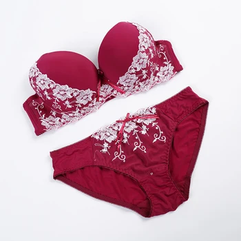 

Embroidery Lace Lingerie Comfortable Soft Seamless Padded Adjustable Brassiere Mid-Waist Panties Women's Bra Panties Set