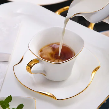 

Luxury Vintage Pottery Coffee Cup Set Porcelain Office Creative White Tea Cup with Handle Saucer Luxury Kubek Na Kawe Home Decor