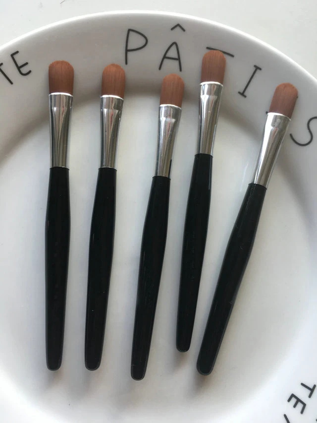 

High-end products Concealer brush Eye shadow brush Classical tongue type Flat head Portable Multi-function cosmetic brush