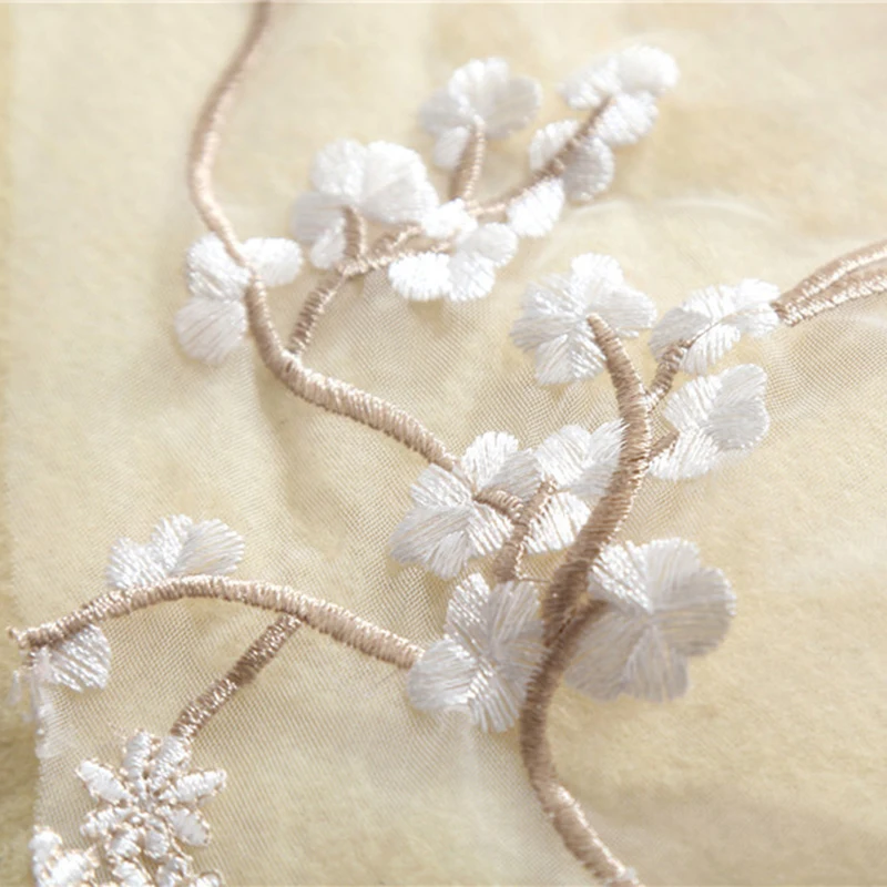 Женское платье с цветочной вышивкой белое длинное макси в сеточку элегантное