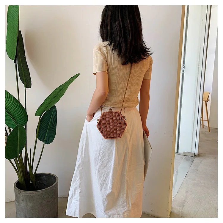 

2019 summer new fashion Joker small fresh rattan hexagonal retro women's shoulder portable bag