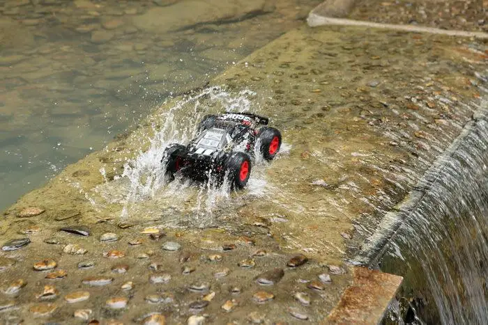 RCtown SUBOTECH BG1518 1/12 2,4G 4WD высокая скорость 35 км/ч внедорожный частичный водонепроницаемый RC автомобиль