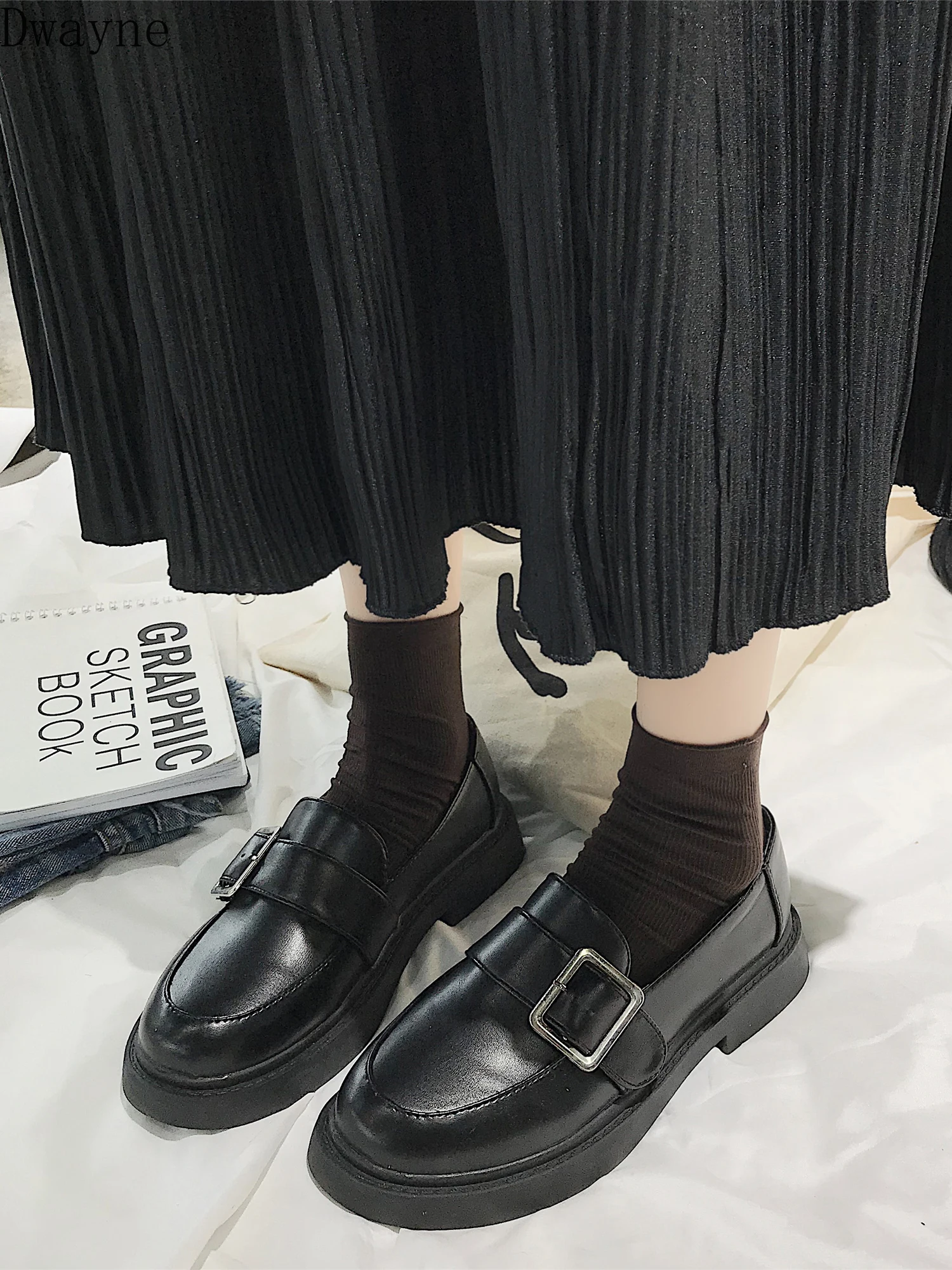 

Ins small leather shoes female 2019 spring and autumn retro new students flat bottom wild British wind single shoes tide