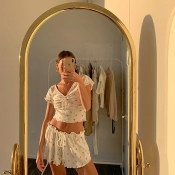

Women Flower Print Causal Sets Two Pieces Knitted Soft Fabric T-Shirts 2020 Summer High Waist Stretchy Shorts Home Wear Suits