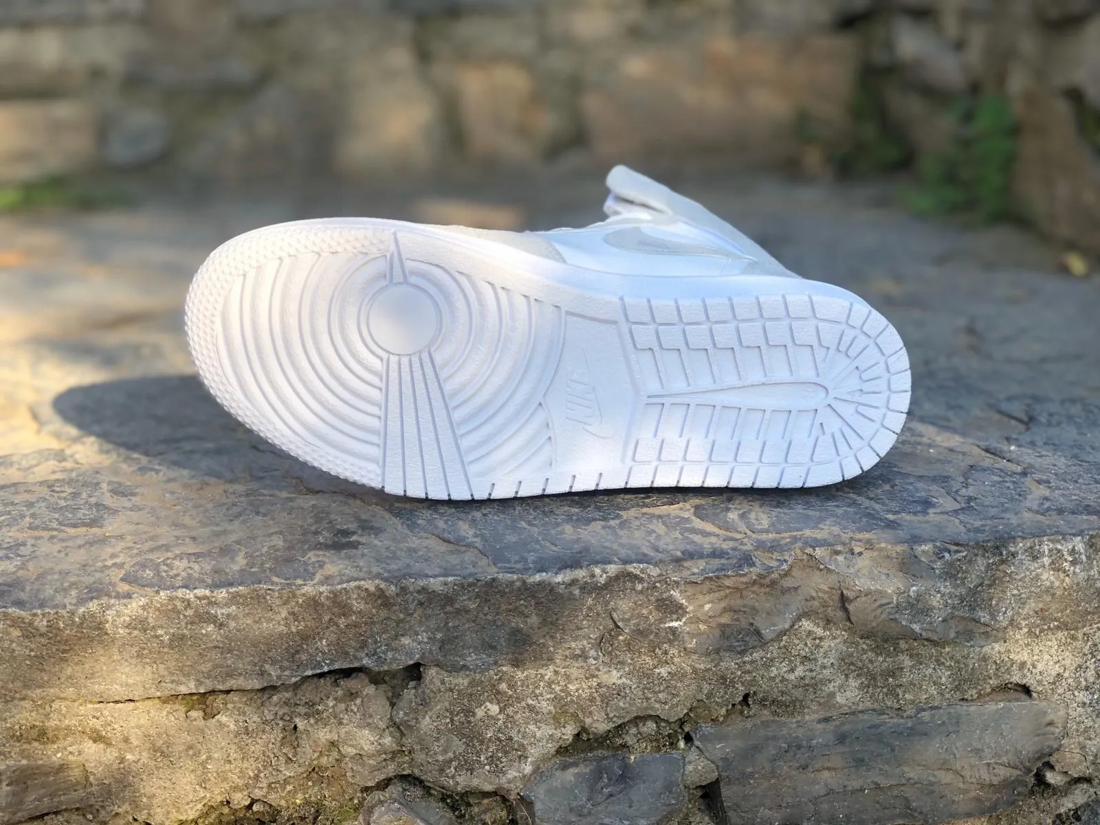Белый Nike Jordan 1