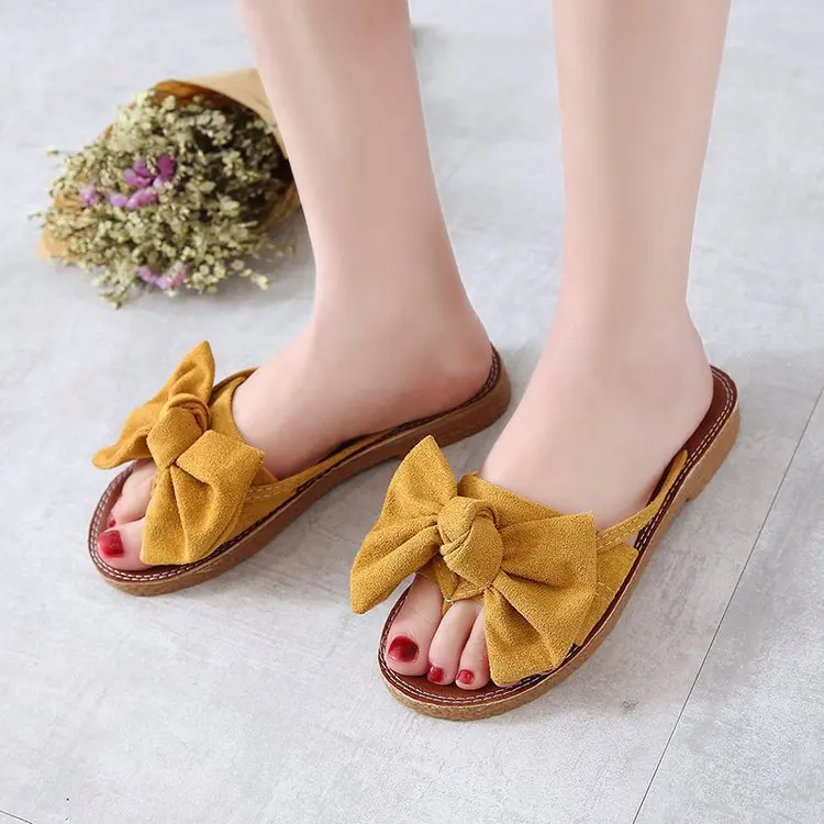 Women's shoes new women's summer fashion Joker flat-bottomed casual fashion slippers Korean women's sandals wholesale