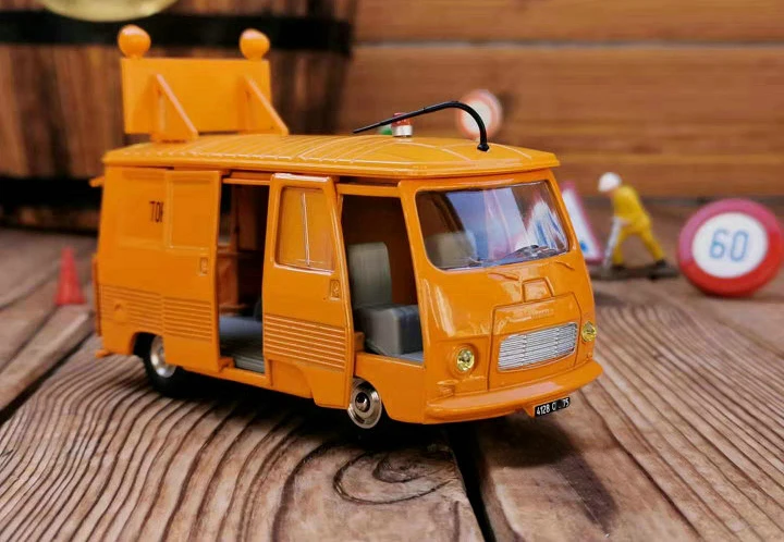 Редкий тонкий 1:43 шоссе спасательный инженерный случай сплава Ван коллекция моделей