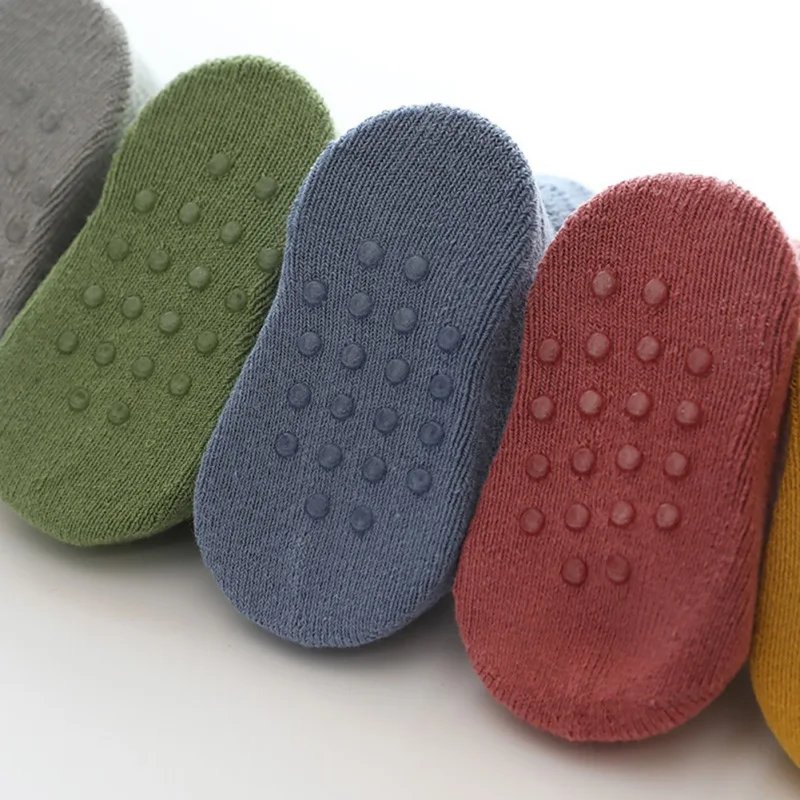 Зимние носки для малышей с резиновой подошвой в горошек мальчиков и девочек