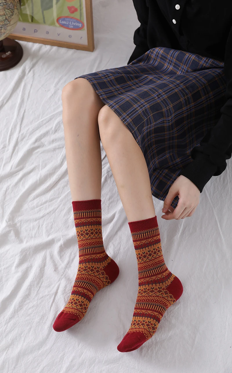 running socks women 1 Pair Women Socks Spring Autumn Retro Style Men Couple Cotton Socks National Style Stripes Pattern Solid Color Socks sockwell compression socks