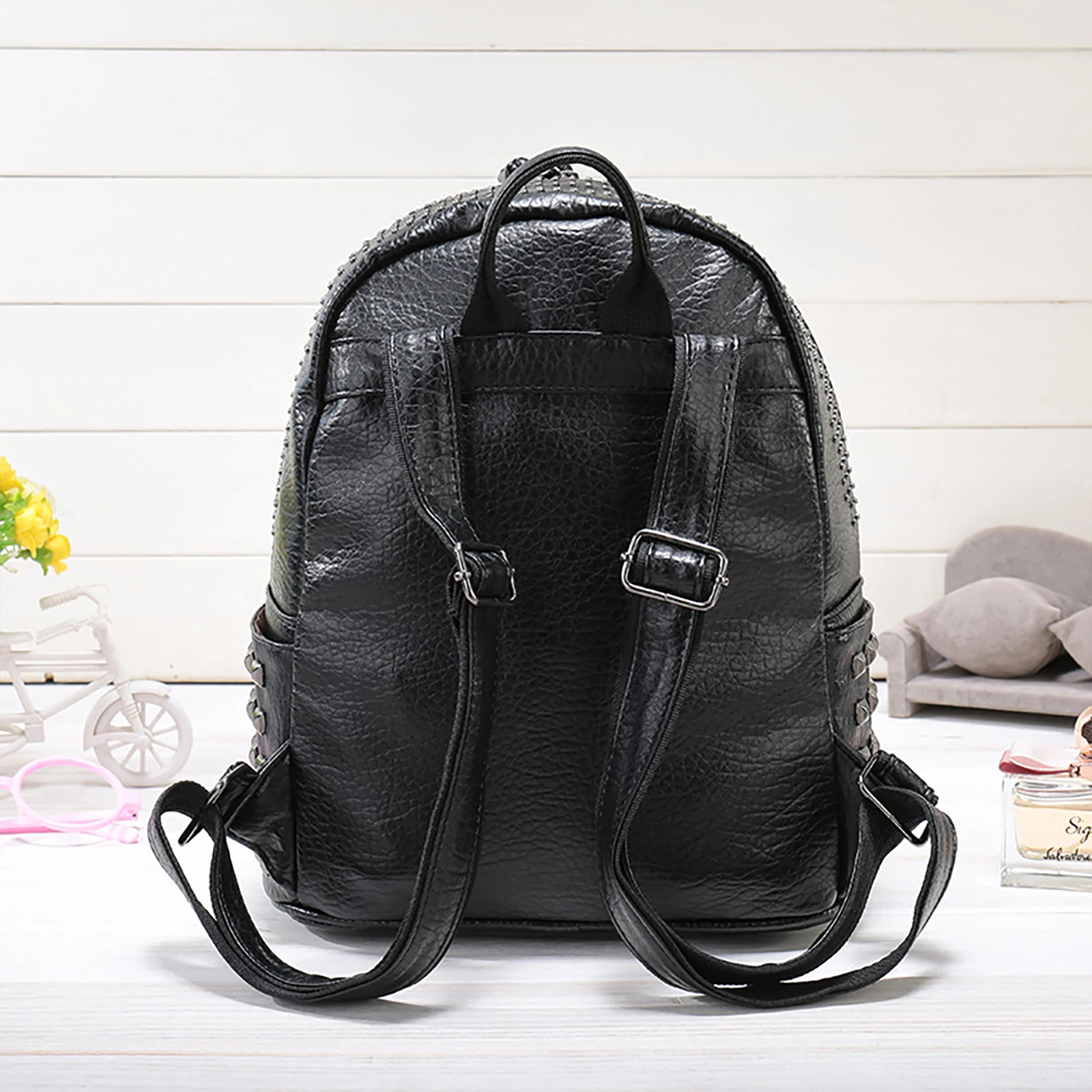 Casual Girls Shoulder Backpack Creative Rivet Studded Design Large Capacity Handbag Travel Shopping Student School Bags Rucksack