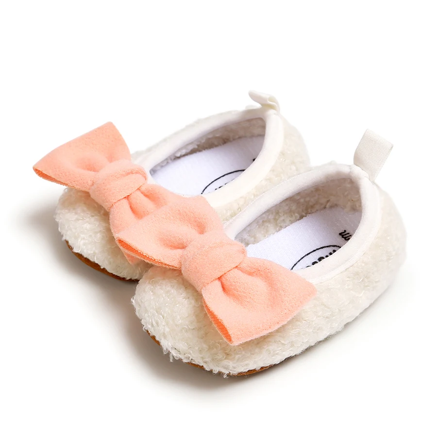 LOOZYKIT/детская обувь для новорожденных девочек 0-18 месяцев; теплая плюшевая обувь с бантом для маленьких девочек; обувь для первых шагов; симпатичная обувь с принцессой; сезон осень-зима - Цвет: Белый