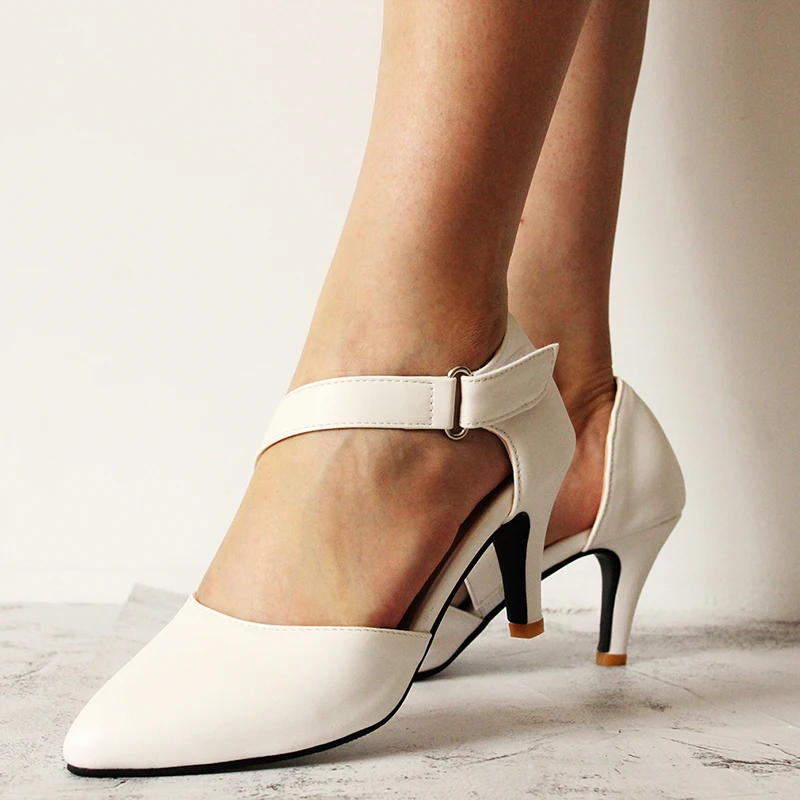 Женские босоножки на высоком каблуке серые открытые с пряжкой обувь острым