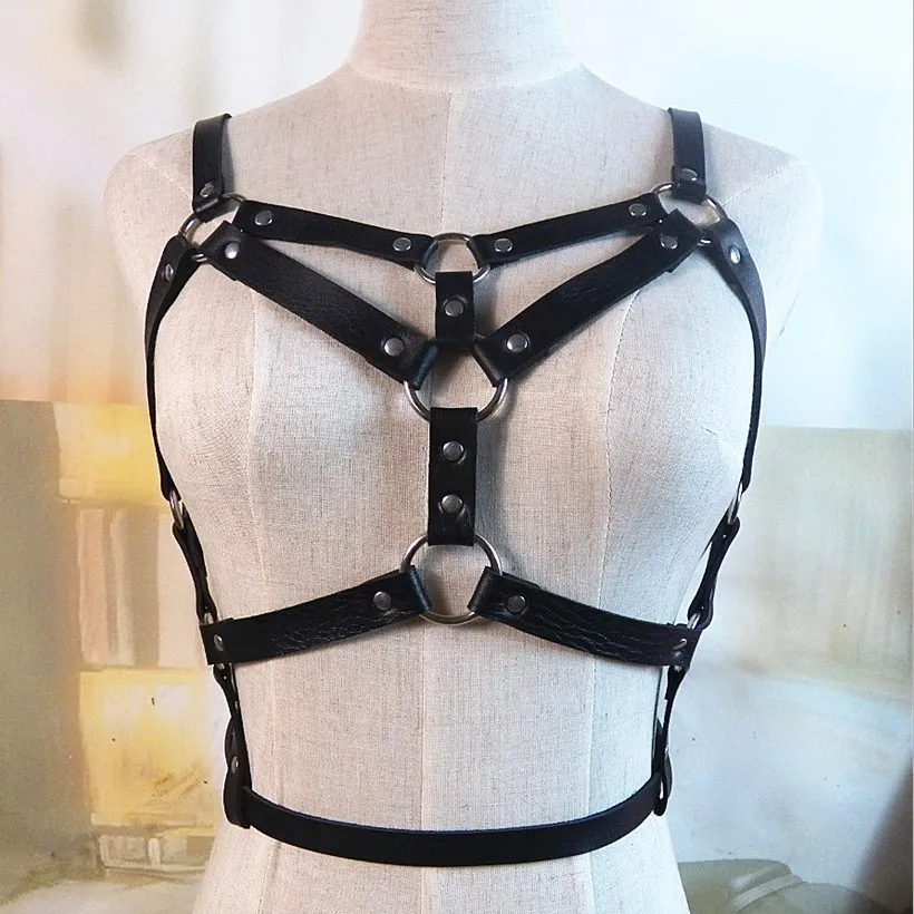 

Punk Fashion Cupless Bra Top Leather Harness Belt Body Bondage Chest Straps Black Studded Rivet Cropped Top Harness Woman