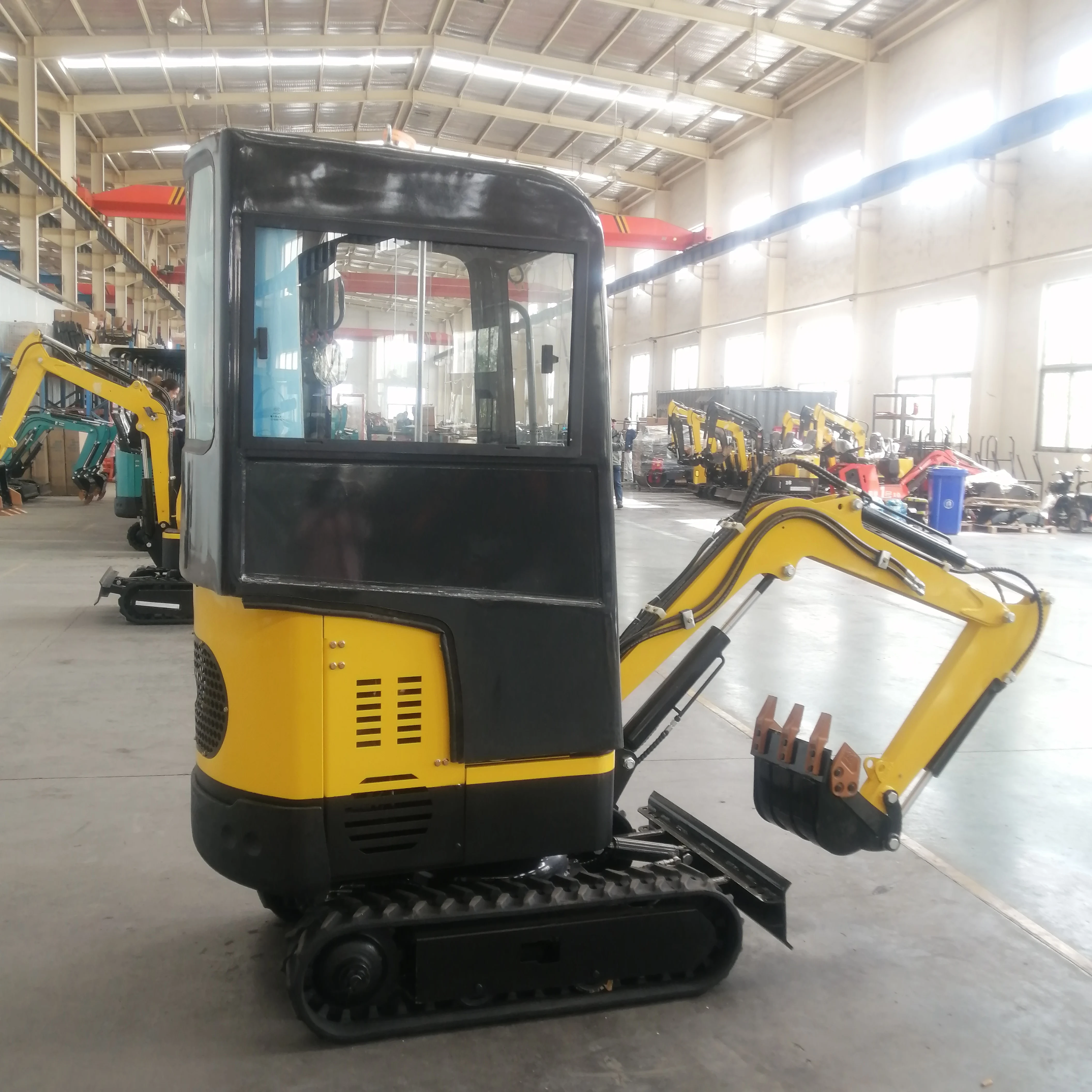 Fast Delivery Chinese Mini Excavator Small Digger Closed Cabin 1000kg With  Different Color - AliExpress